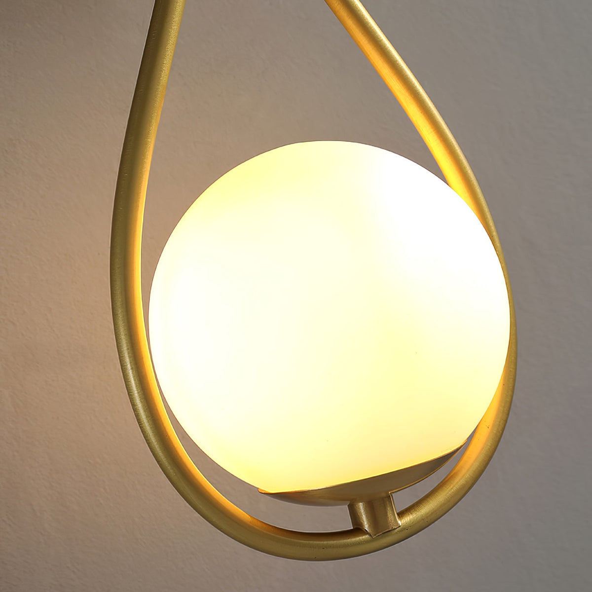 Eiralaya zeitgenössische minimalistische Wandleuchte aus Messing mit Glas für das Badezimmer | Cielum