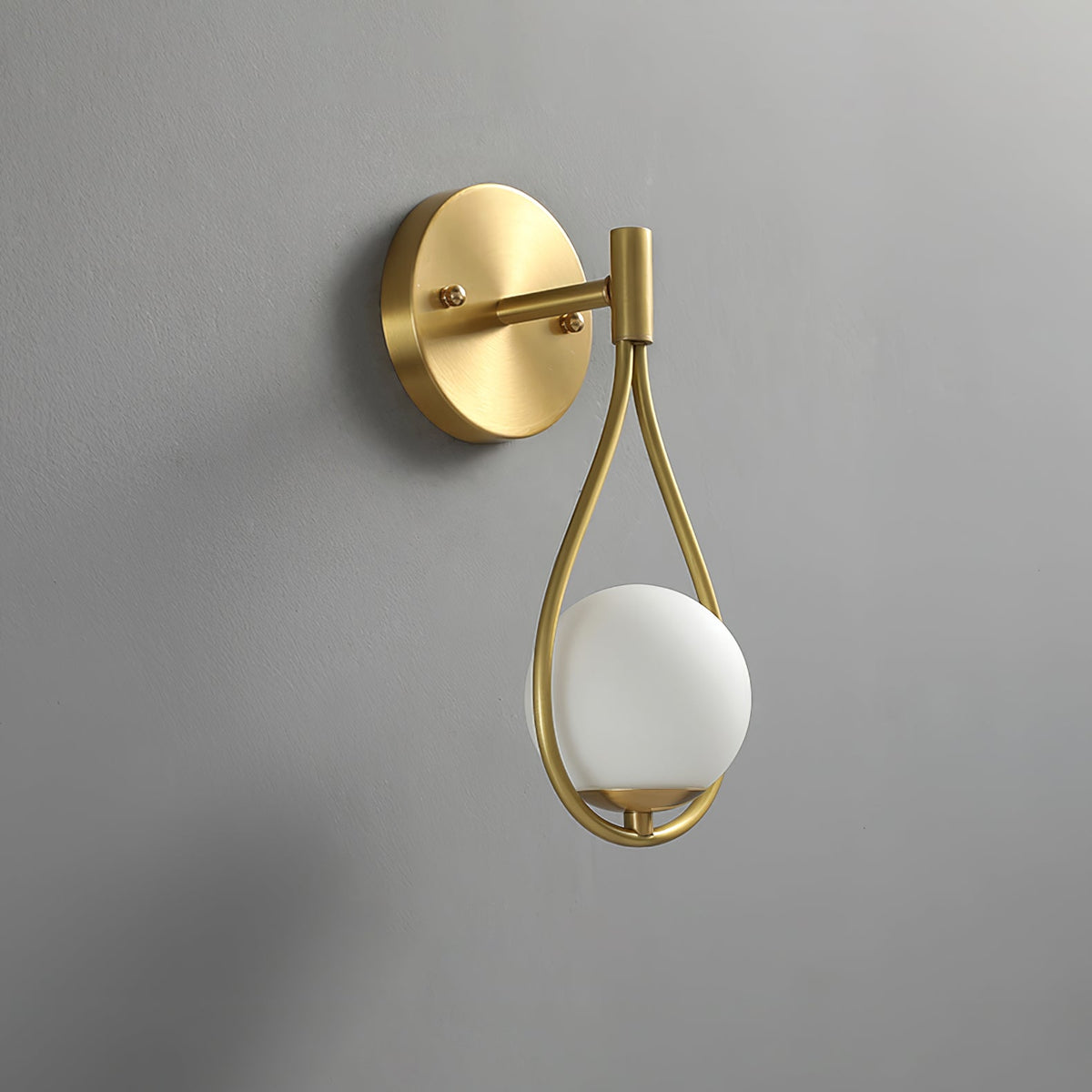 Eiralaya zeitgenössische minimalistische Wandleuchte aus Messing mit Glas für das Badezimmer | Cielum