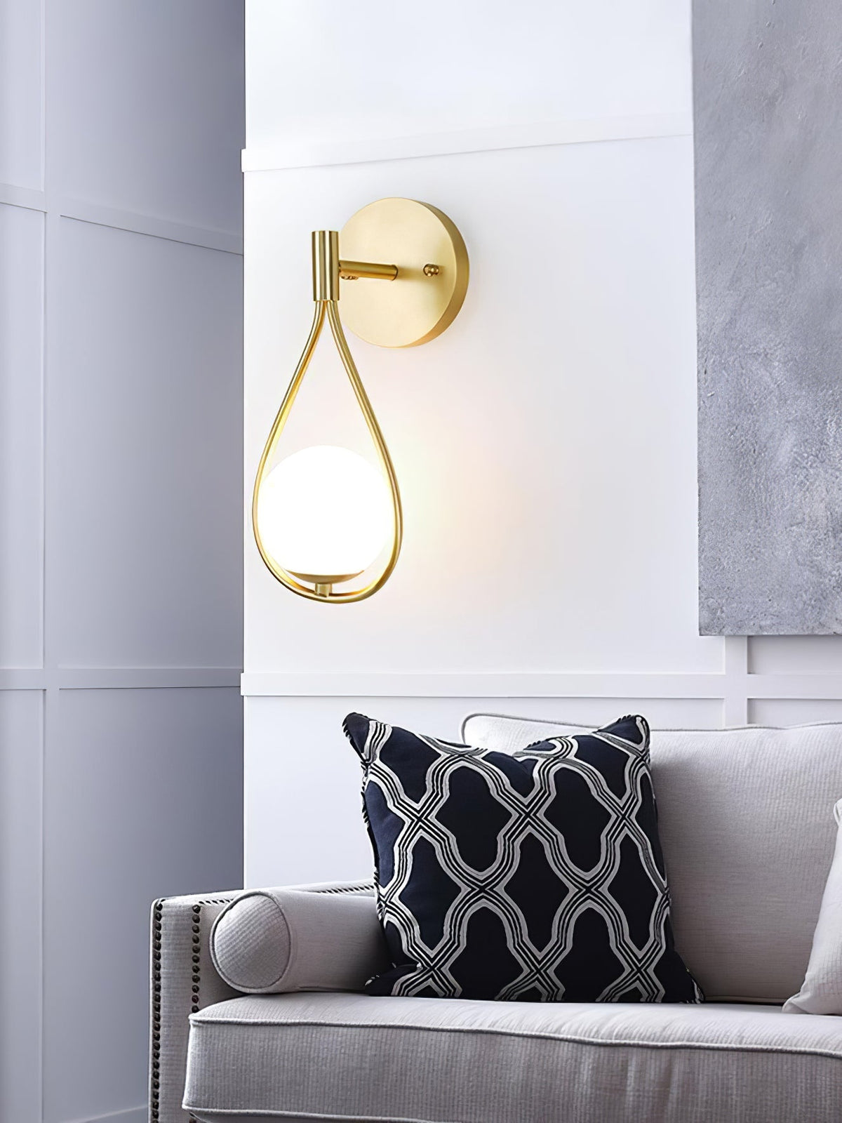 Eiralaya zeitgenössische minimalistische Wandleuchte aus Messing mit Glas für das Badezimmer | Cielum