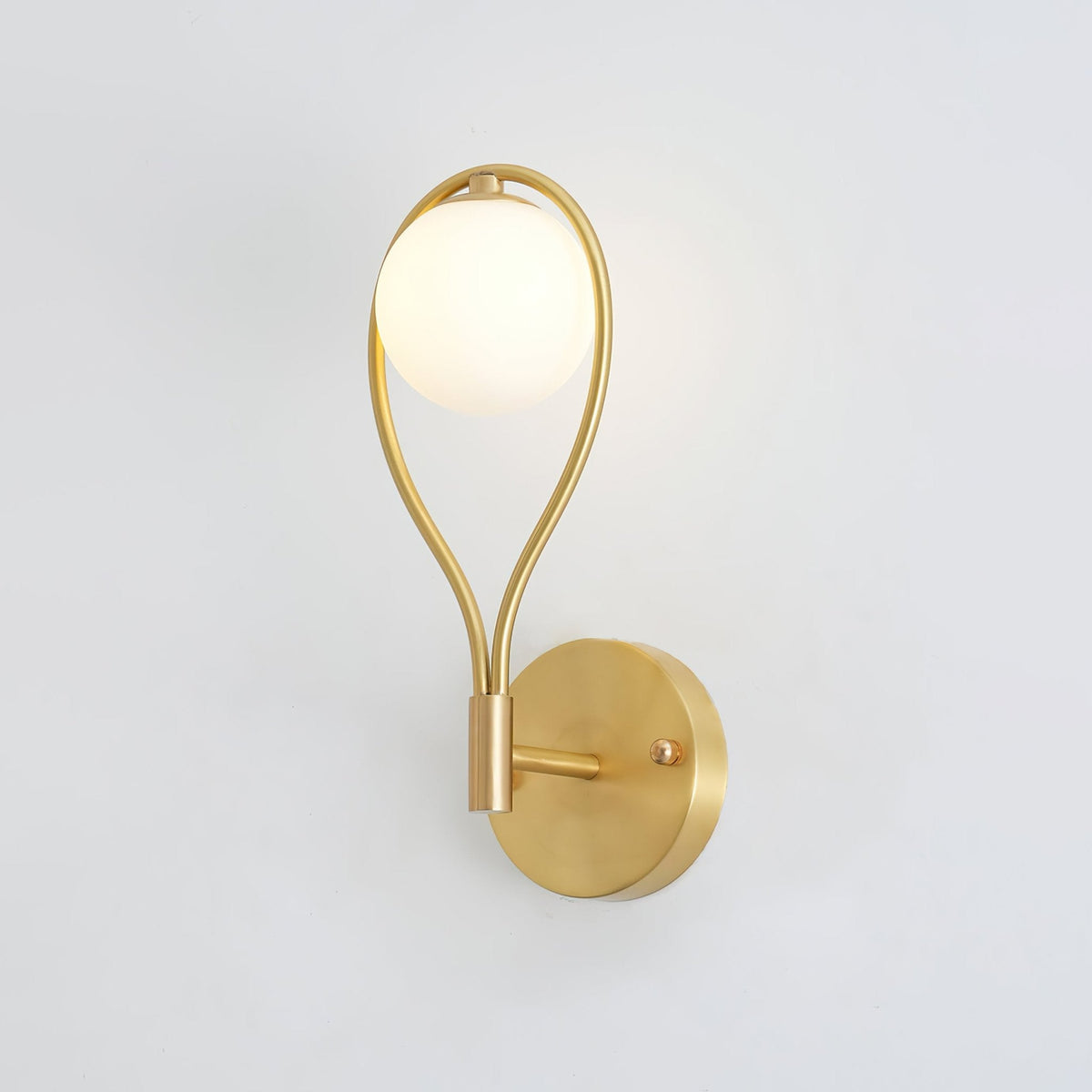 Eiralaya zeitgenössische minimalistische Wandleuchte aus Messing mit Glas für das Badezimmer | Cielum