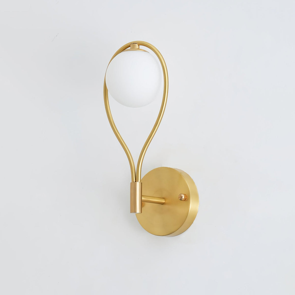 Eiralaya zeitgenössische minimalistische Wandleuchte aus Messing mit Glas für das Badezimmer | Cielum