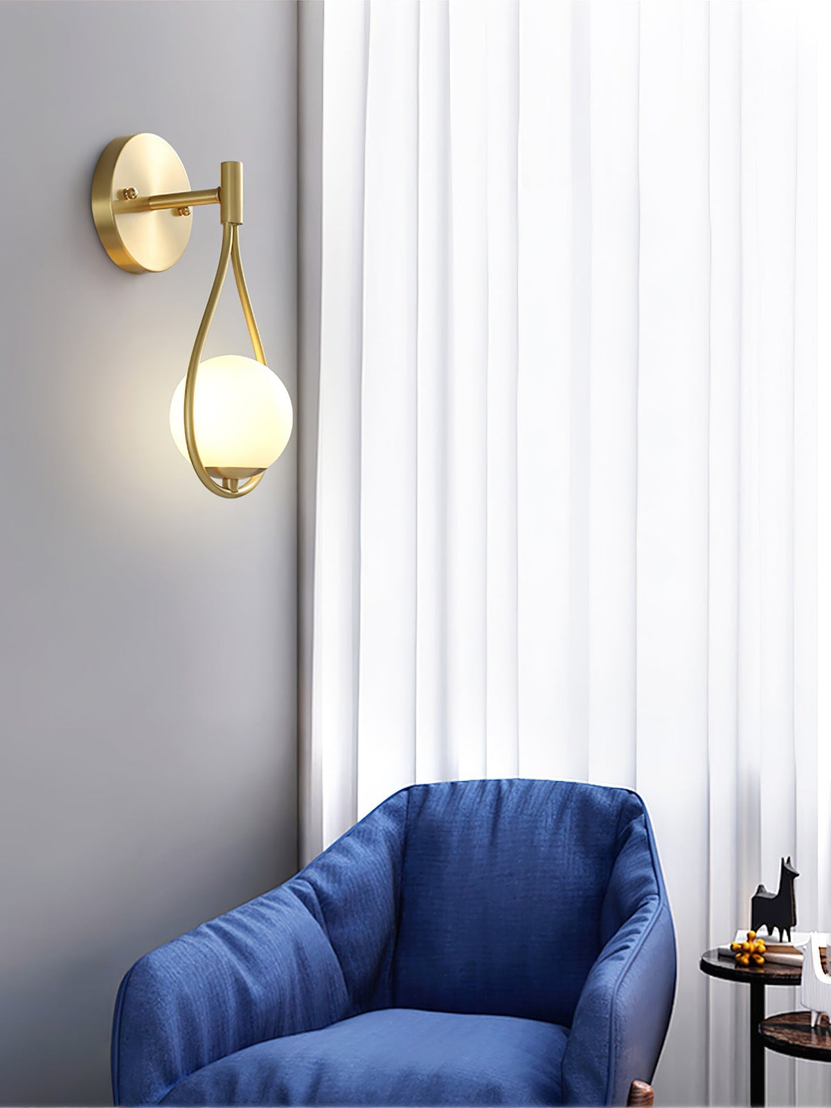 Eiralaya zeitgenössische minimalistische Wandleuchte aus Messing mit Glas für das Badezimmer | Cielum