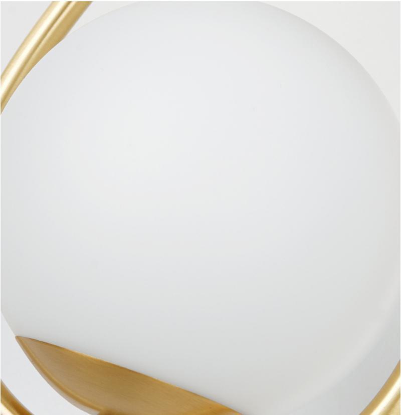 Eiralaya zeitgenössische minimalistische Wandleuchte aus Messing mit Glas für das Badezimmer | Cielum