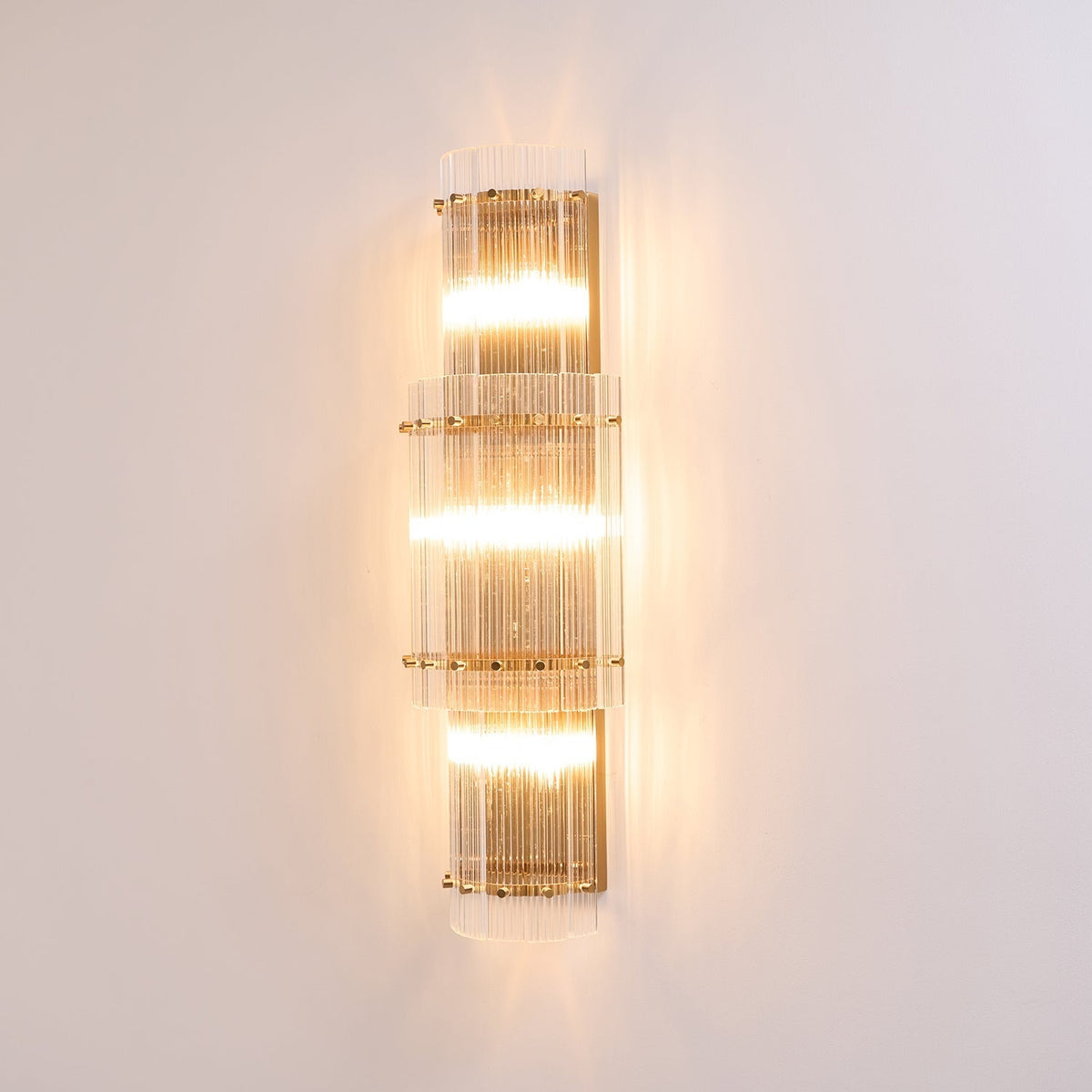 Liorivise Wandleuchte mit mehrlagigen Glaskolben in Kupfer modern vertikal