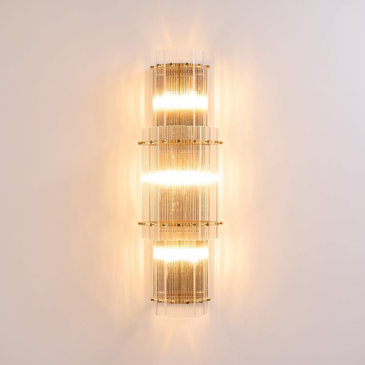 Liorivise Wandleuchte mit mehrlagigen Glaskolben in Kupfer modern vertikal