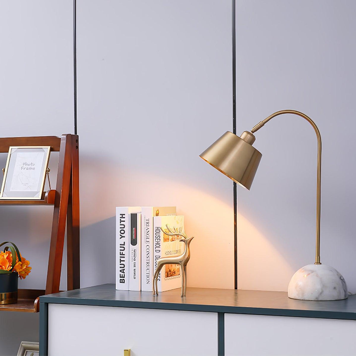 Caleo elegante Tischleuchte aus Marmor