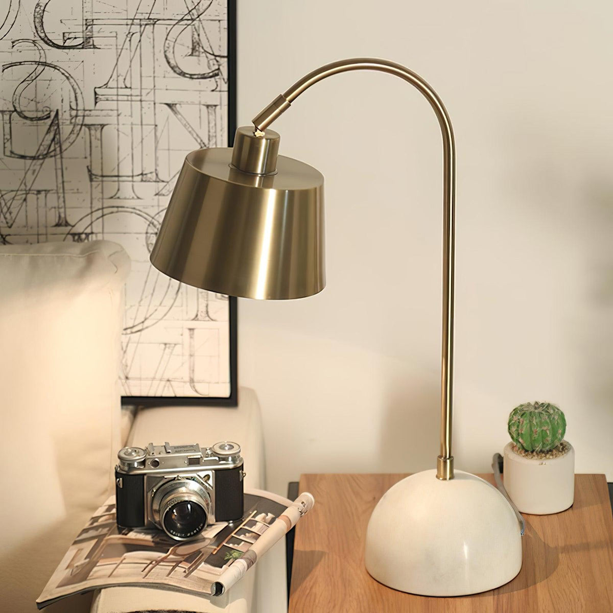 Caleo elegante Tischleuchte aus Marmor