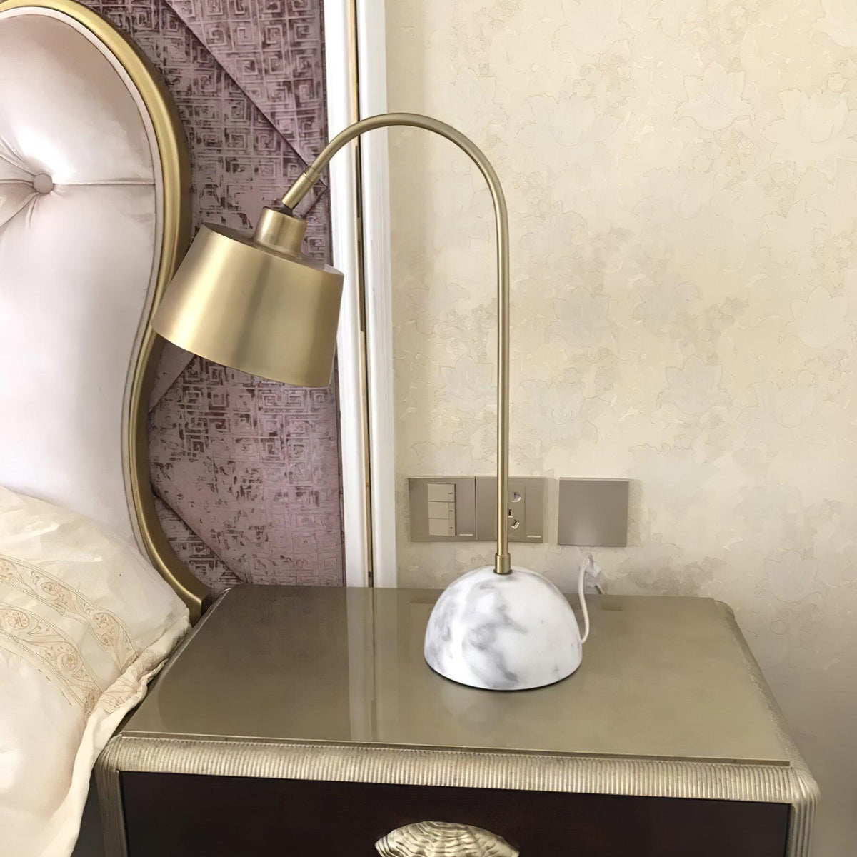 Caleo elegante Tischleuchte aus Marmor