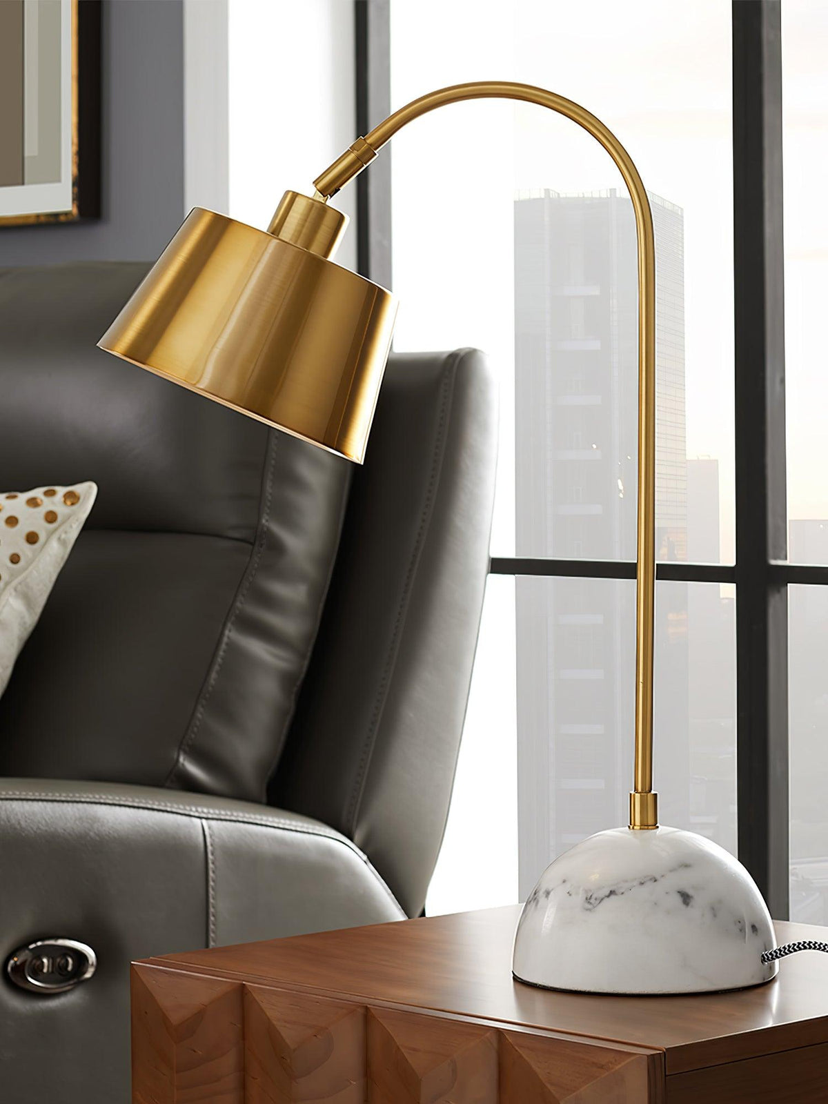 Caleo elegante Tischleuchte aus Marmor