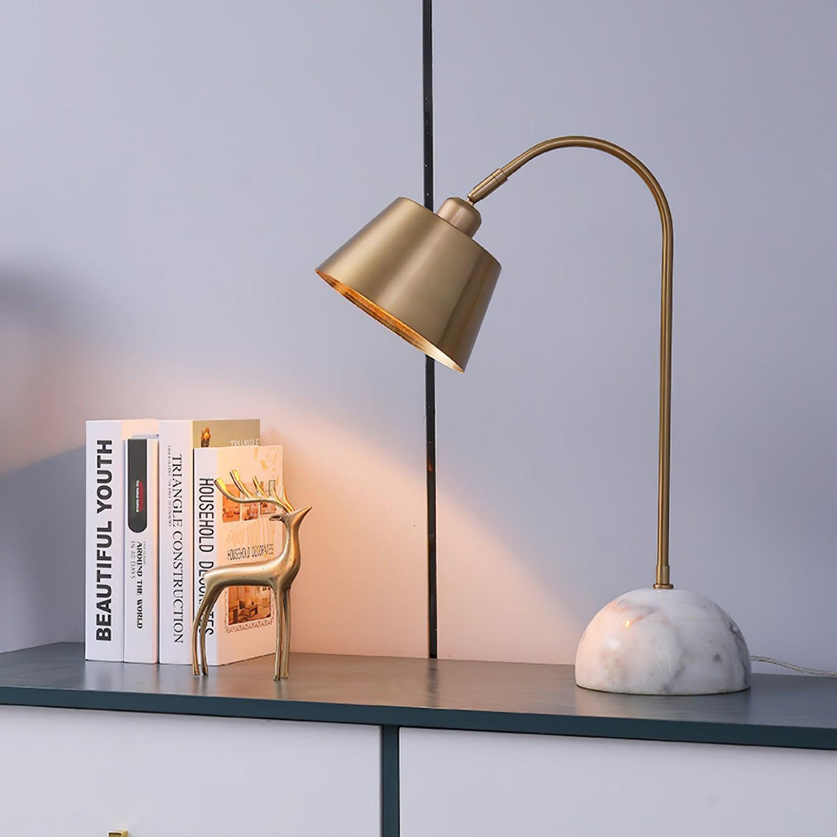 Caleo elegante Tischleuchte aus Marmor