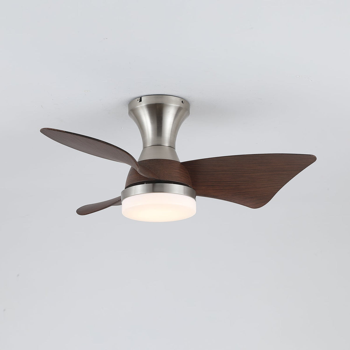 Aureon Deckenventilator mit Beleuchtung aus Holz im modernen Stil