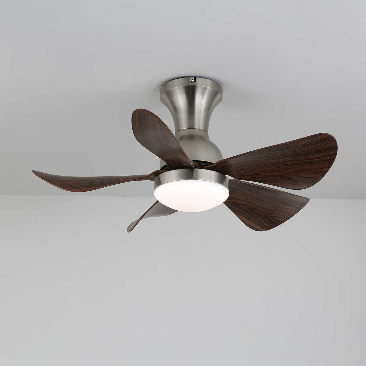 Novaro Deckenventilator mit Beleuchtung aus Holz im zeitgenössischen Stil