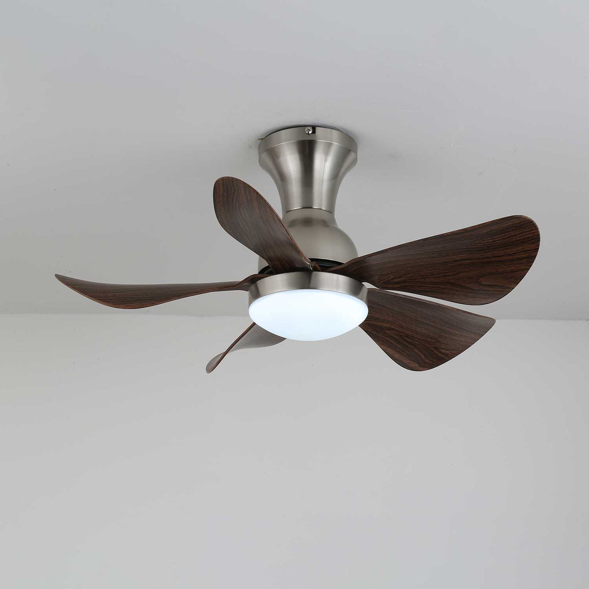 Novaro Deckenventilator mit Beleuchtung aus Holz im zeitgenössischen Stil