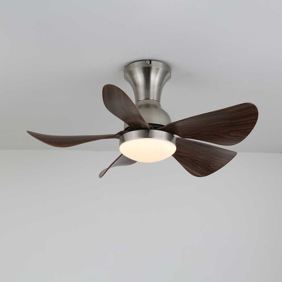 Novaro Deckenventilator mit Beleuchtung aus Holz im zeitgenössischen Stil