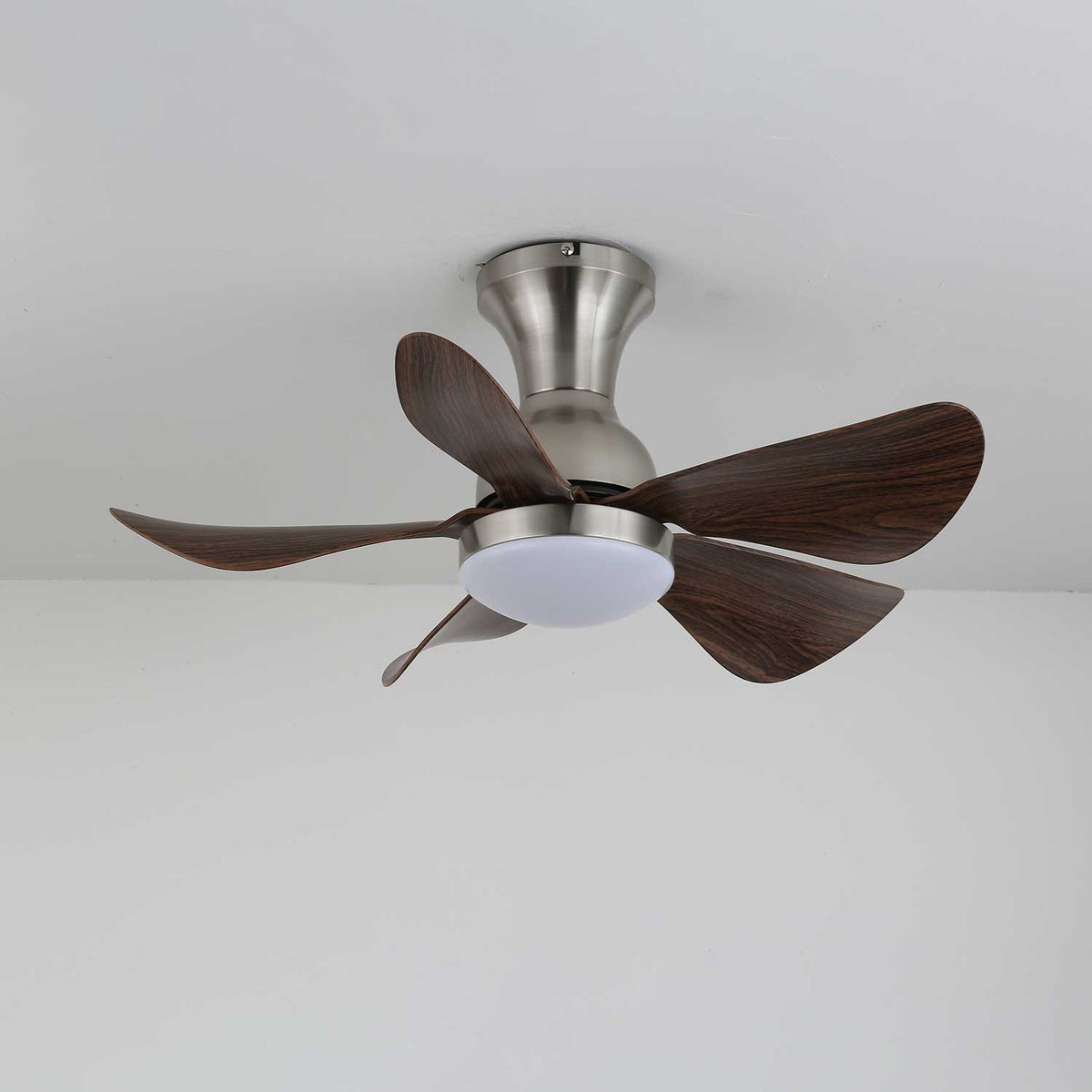 Novaro Deckenventilator mit Beleuchtung aus Holz im zeitgenössischen Stil