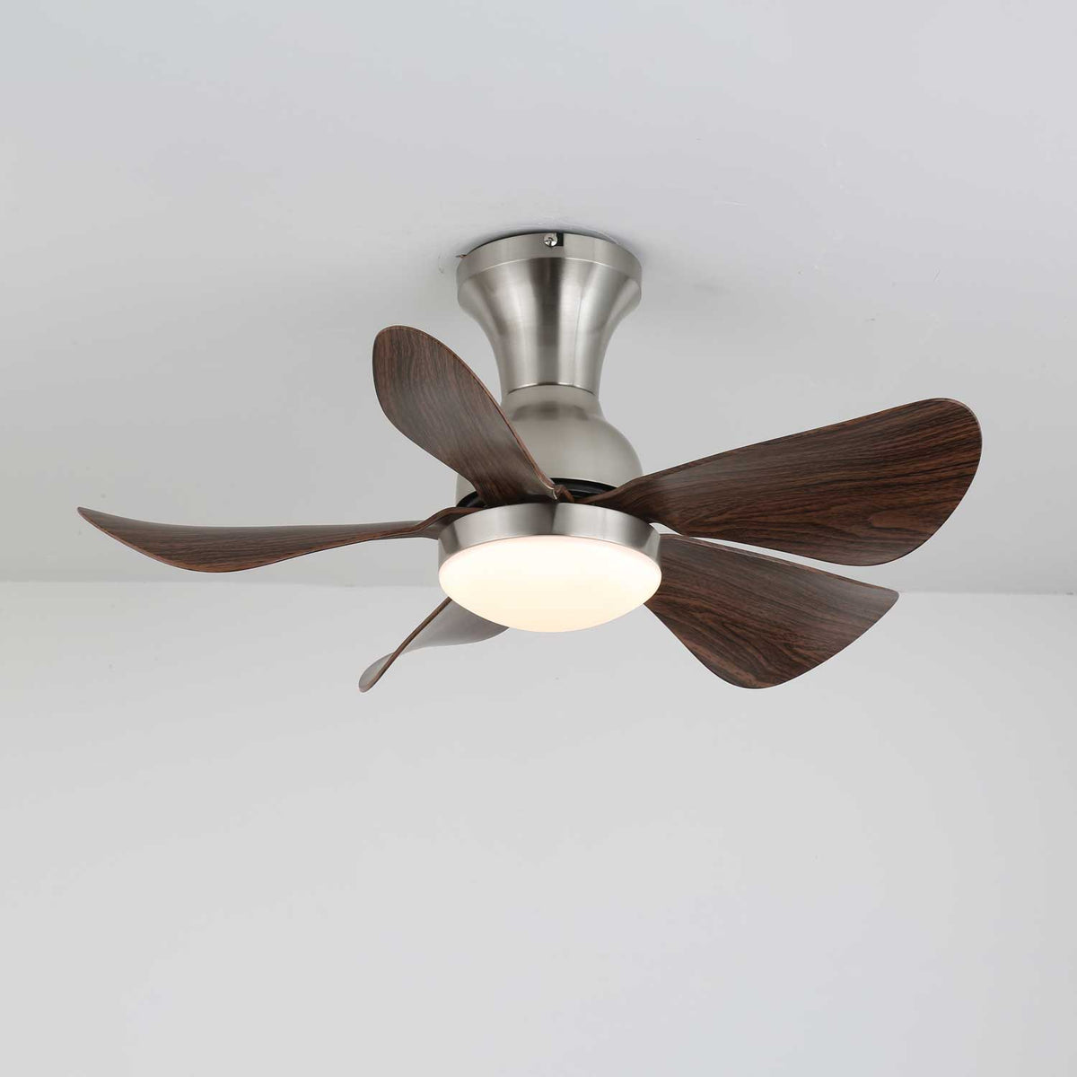 Novaro Deckenventilator mit Beleuchtung aus Holz im zeitgenössischen Stil