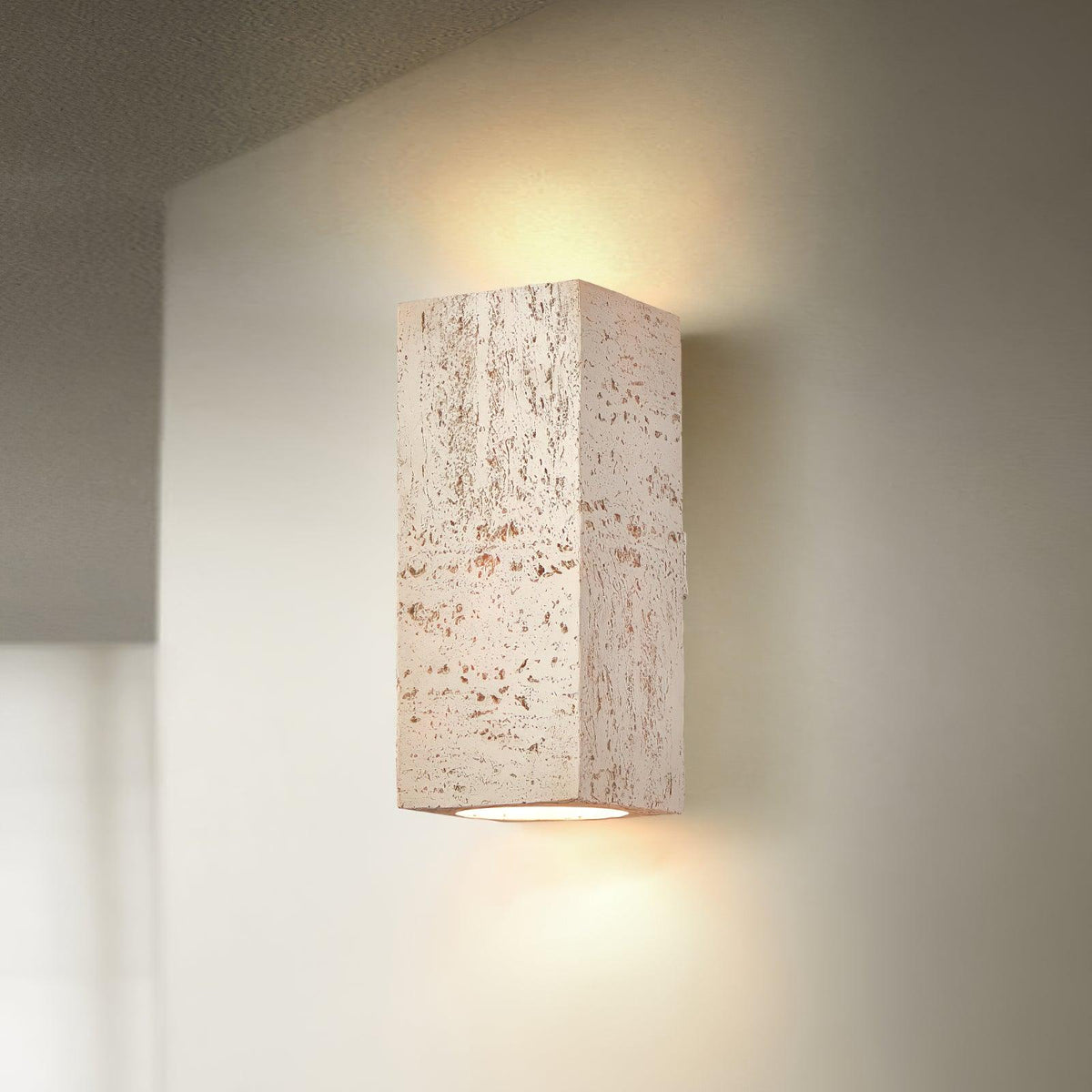 Veleraria zeitgenössische minimalistische Wandleuchte aus Verbundmaterial