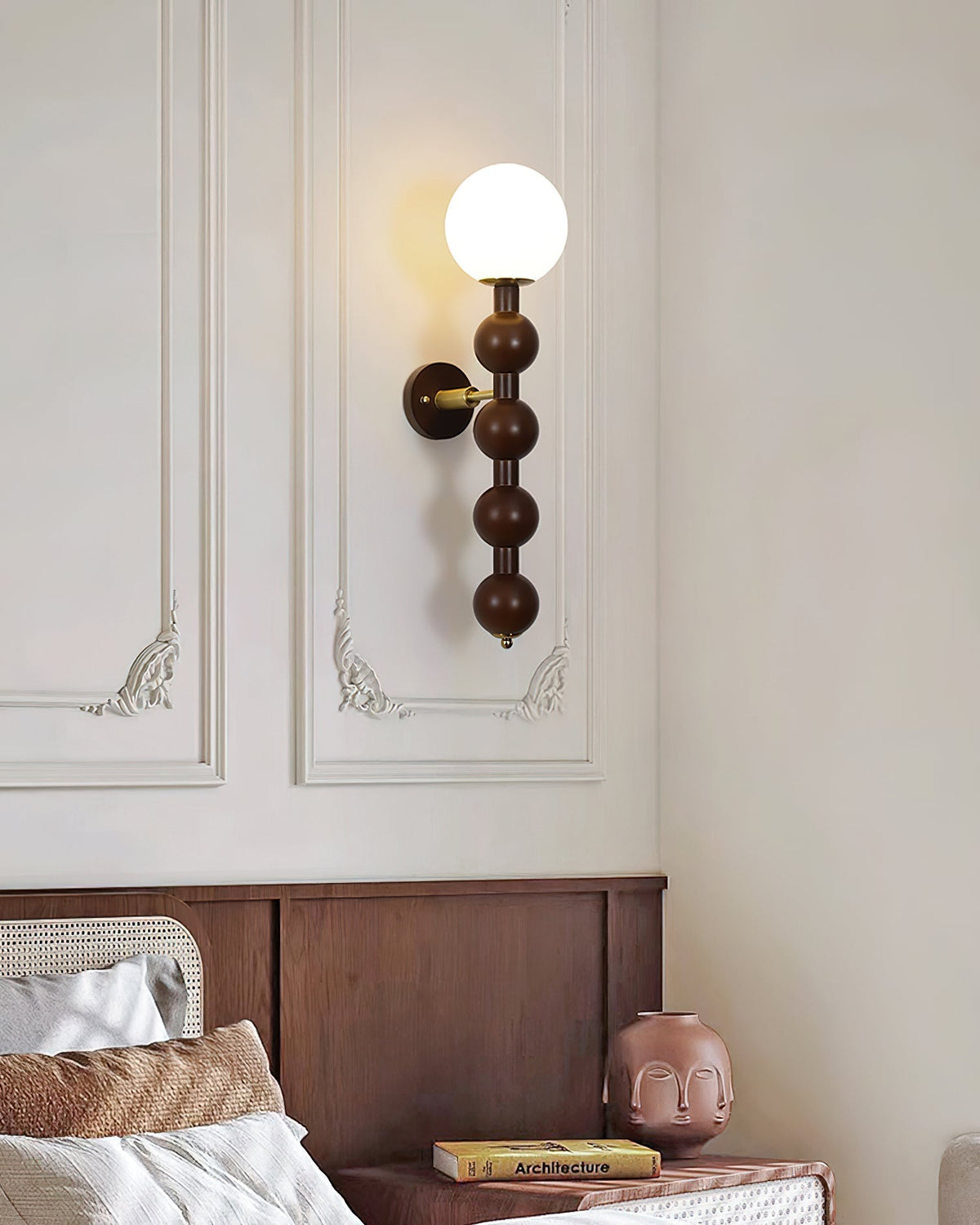 Olaeia zeitgenössische minimalistische Wandleuchte mit Holzaufsatz und Milchglas
