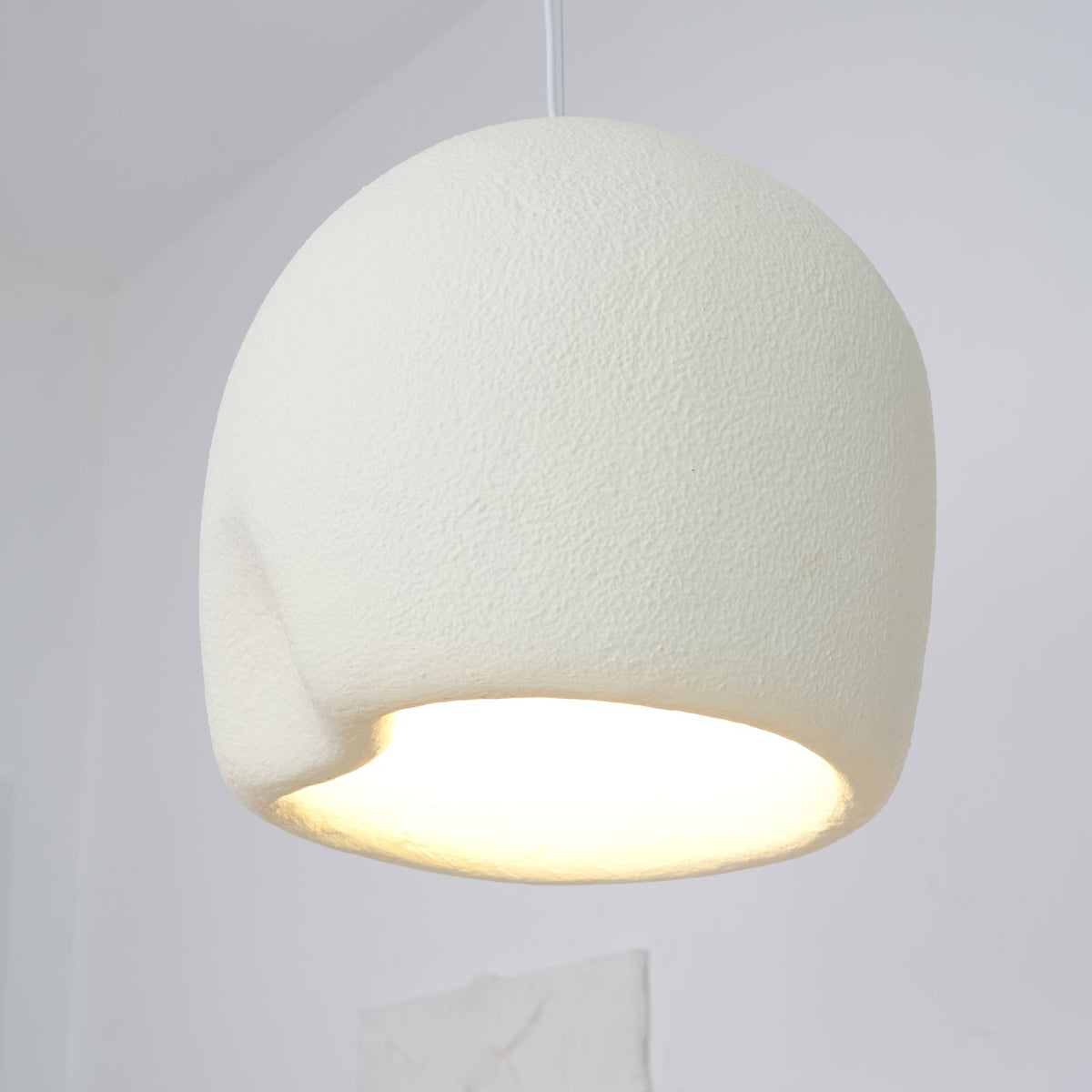 Nuo Pendelleuchte aus Gips, abgerundete Kuppel, Wabi Sabi-Stil