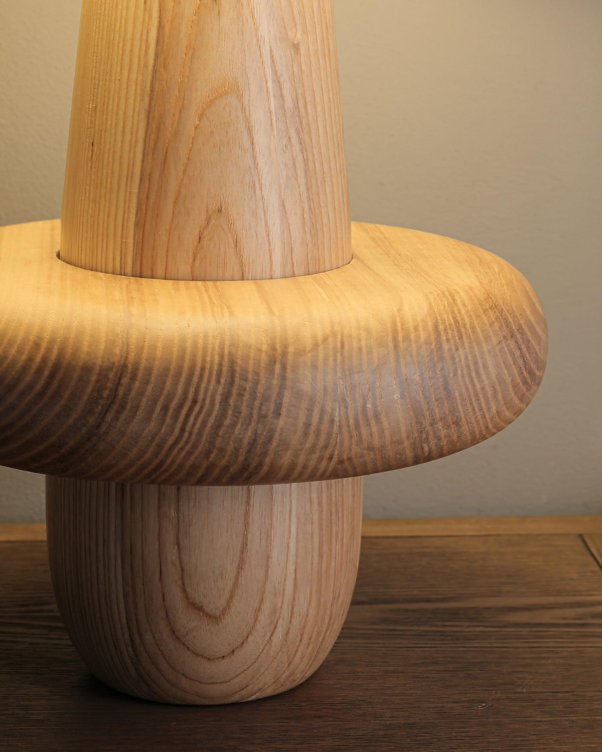 Ring Minimalistische Tischleuchte aus Holz