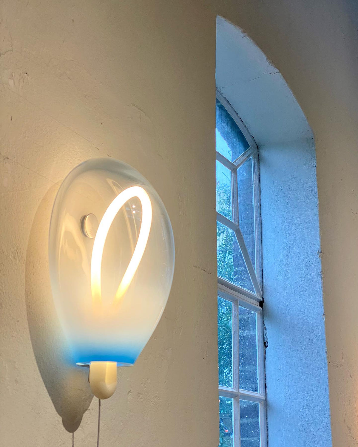 Lysolila Premium zeitgenössische Kunstglas-Wandleuchte
