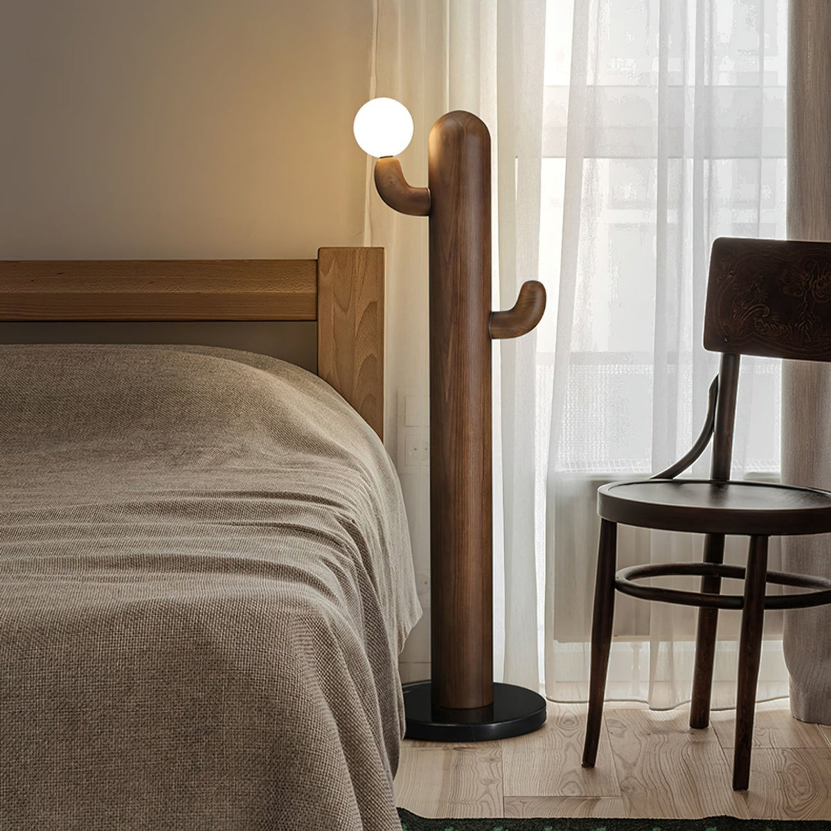 Blaze Cactus Stehleuchte aus Holz