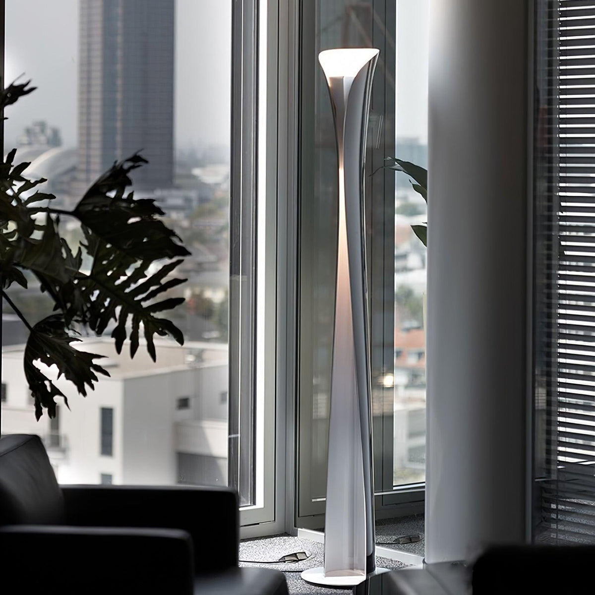 Cirvel Aluminium futuristische Stehleuchte