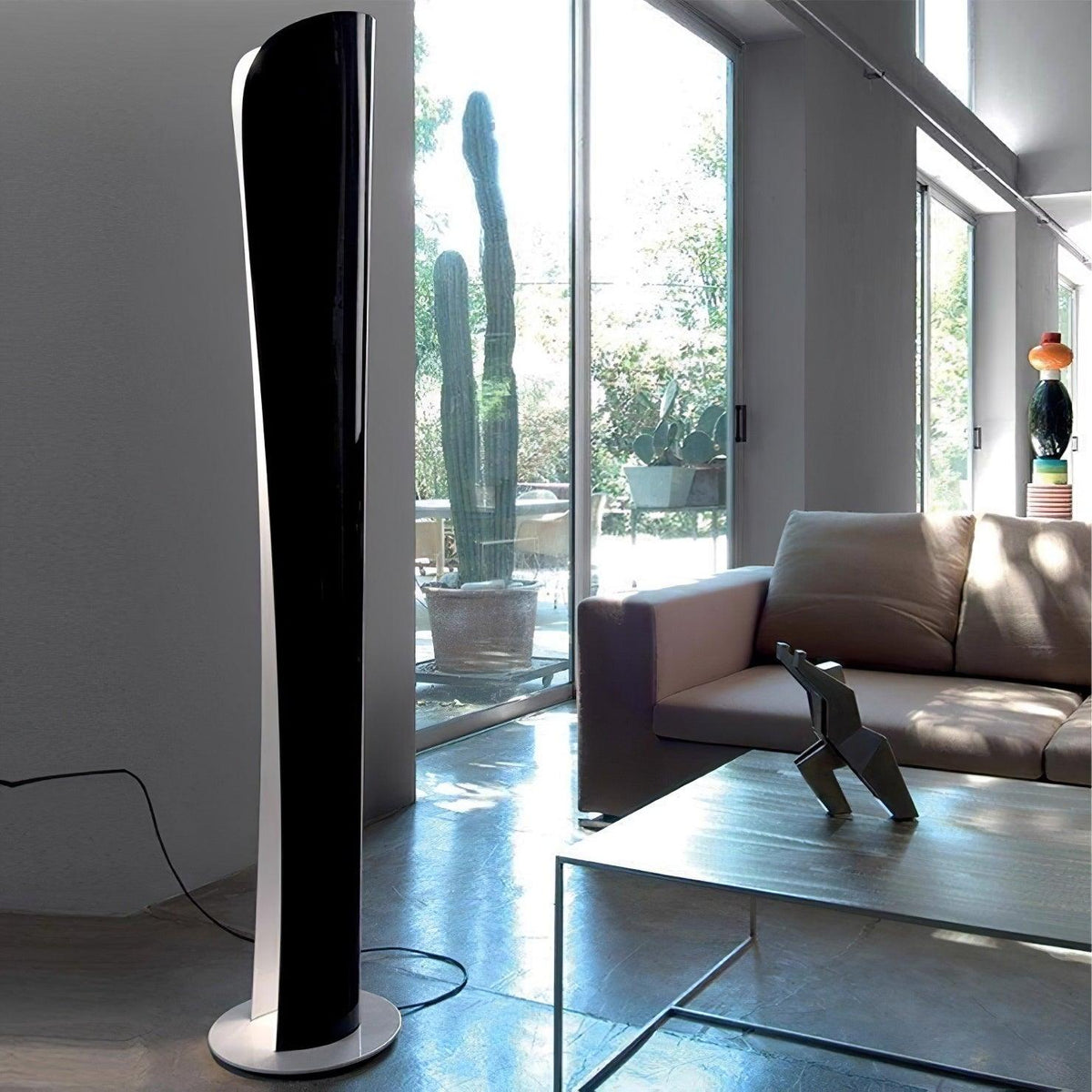 Cirvel Aluminium futuristische Stehleuchte