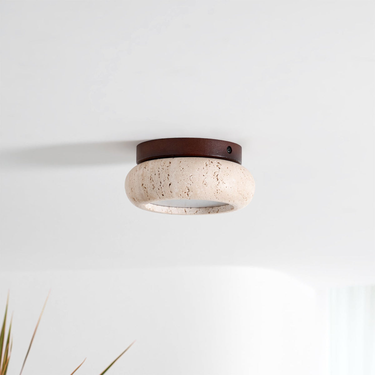 Astra Mini-Donut-Deckenleuchte aus Travertin