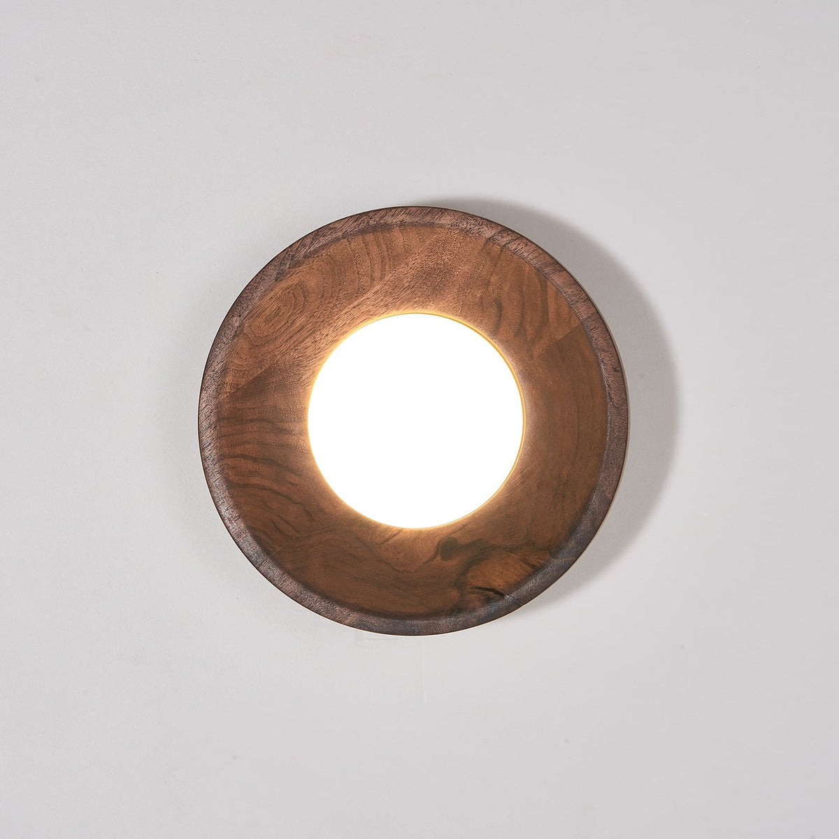 Aldaora Wandleuchte aus Walnuss-Holz mit Acryl-Lichtquelle