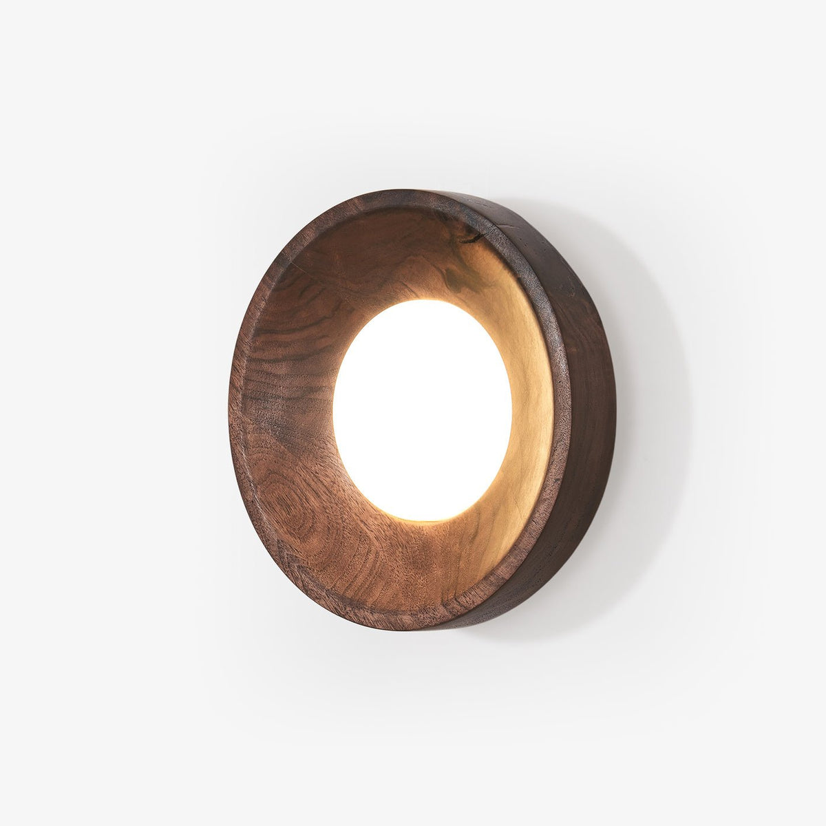 Aldaora Wandleuchte aus Walnuss-Holz mit Acryl-Lichtquelle