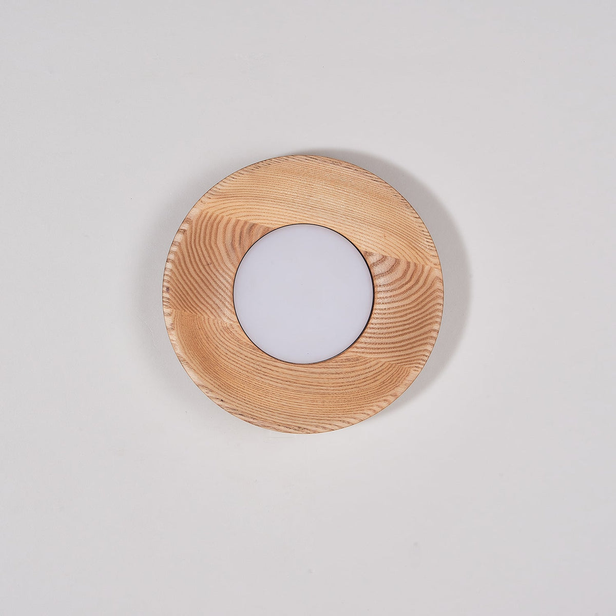 Aldaora Wandleuchte aus Walnuss-Holz mit Acryl-Lichtquelle