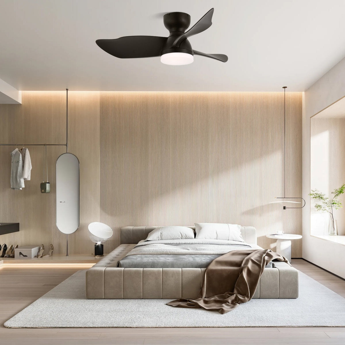 Mirella Deckenventilator mit Beleuchtung aus silberfarbenem Holz