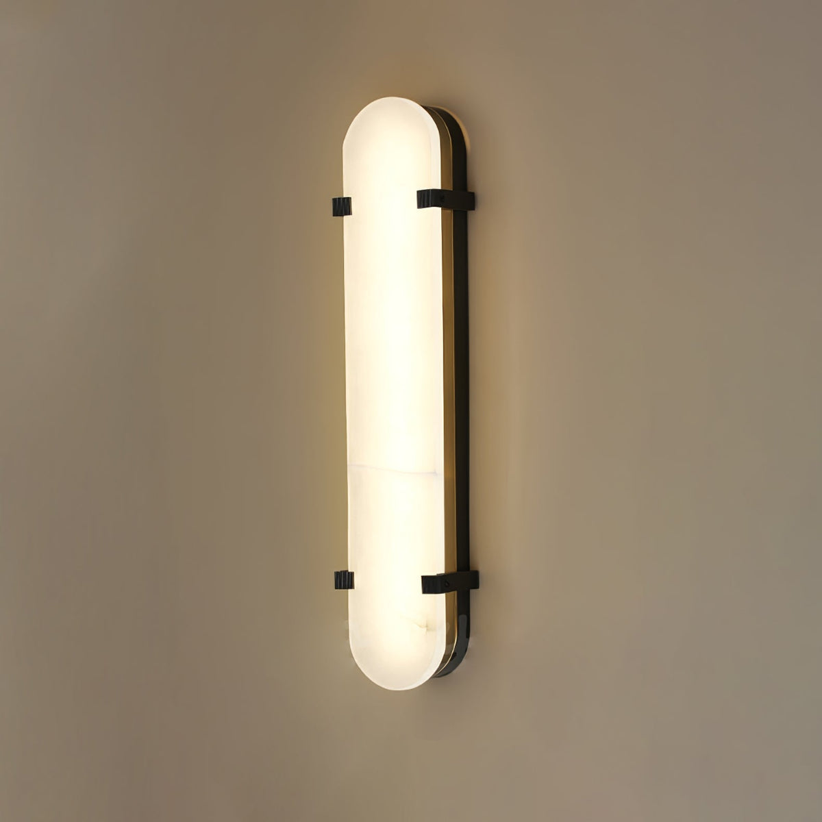 Nivanise zeitgenössische Alabaster-Wandleuchte