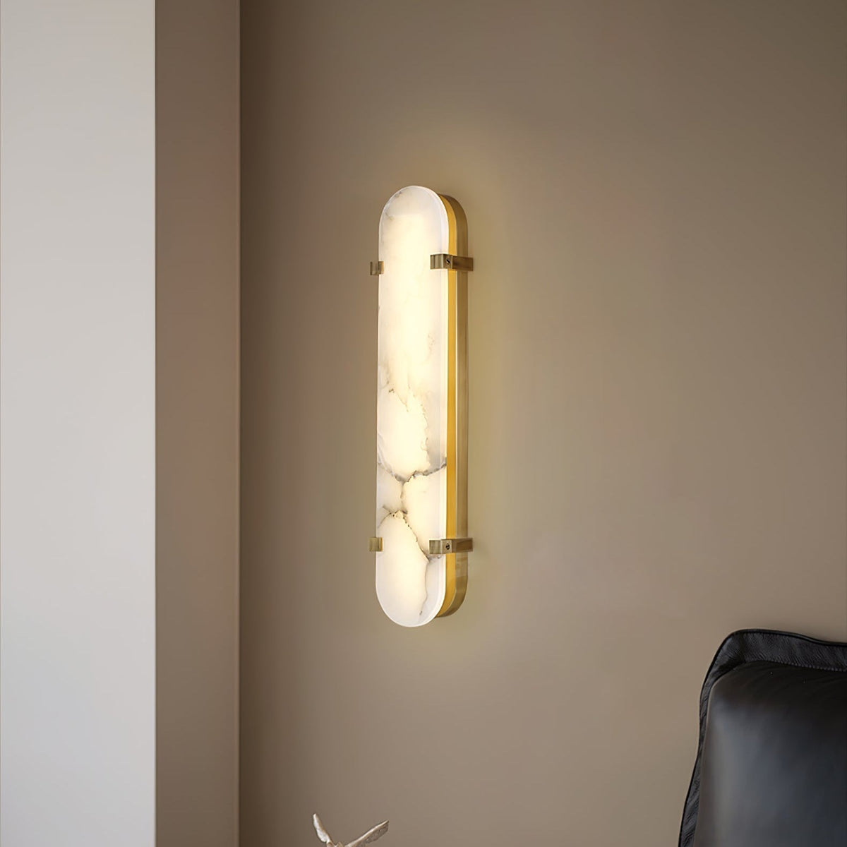 Nivanise zeitgenössische Alabaster-Wandleuchte