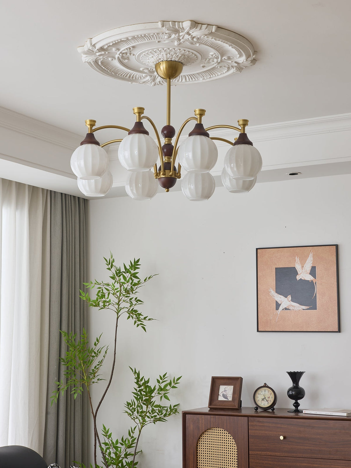 Illoros Kronleuchter im traditionellen Stil mit Eleganz aus Holz
