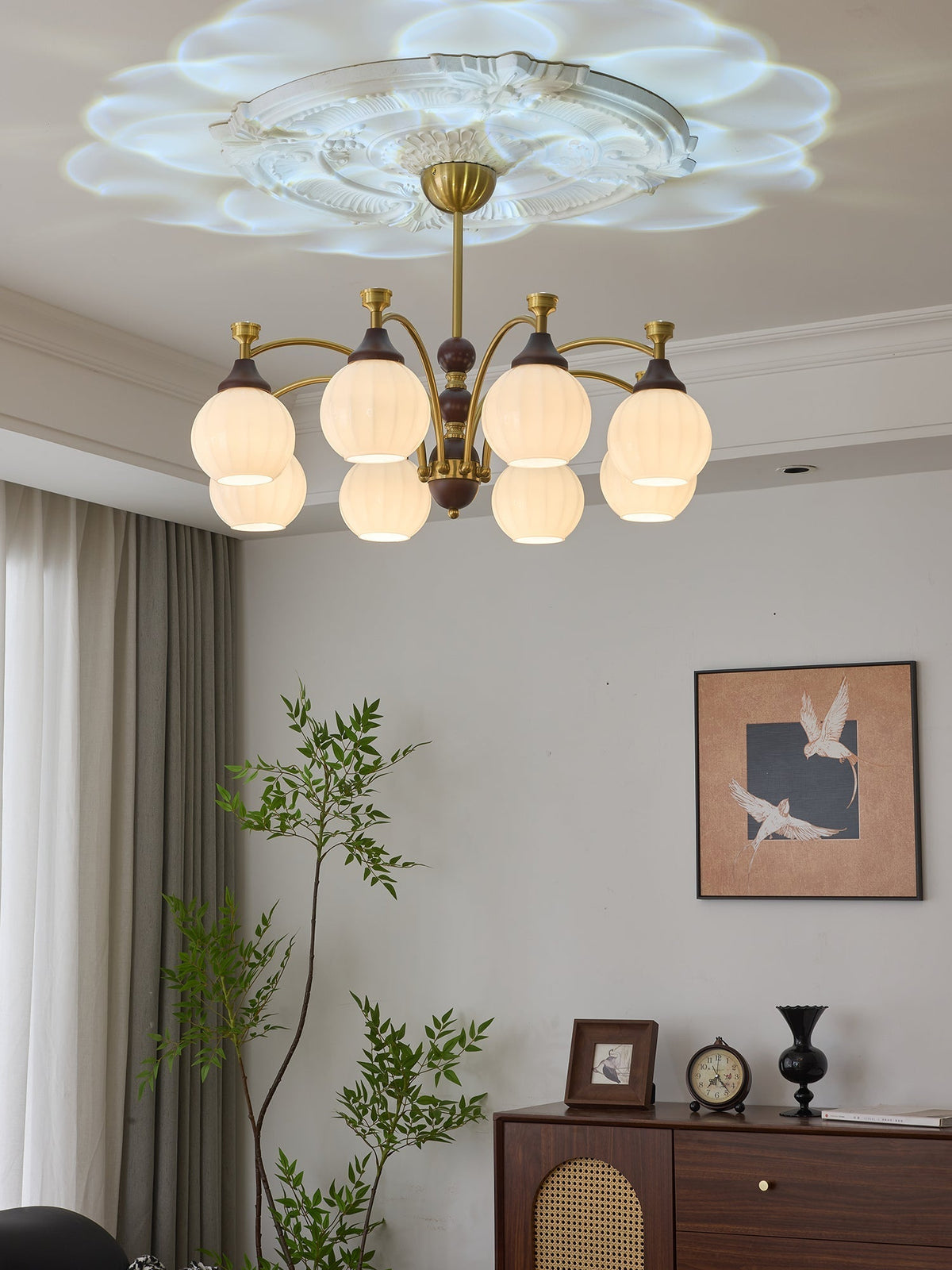 Illoros Kronleuchter im traditionellen Stil mit Eleganz aus Holz