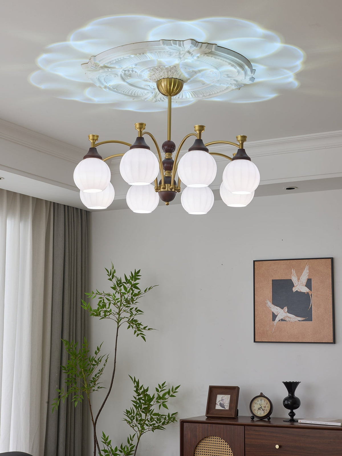 Illoros Kronleuchter im traditionellen Stil mit Eleganz aus Holz