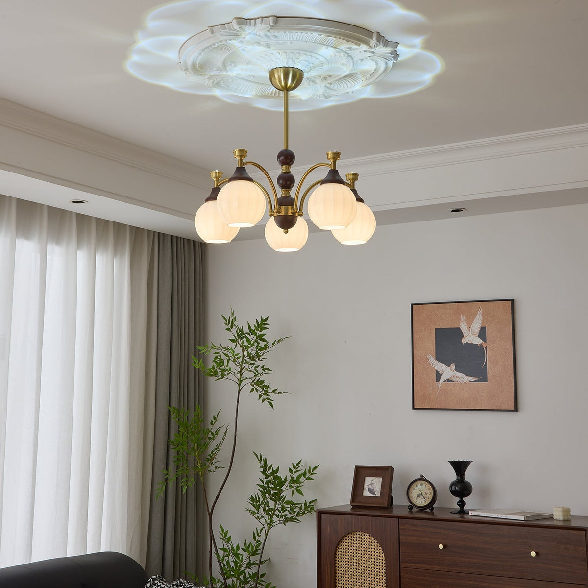 Illoros Kronleuchter im traditionellen Stil mit Eleganz aus Holz