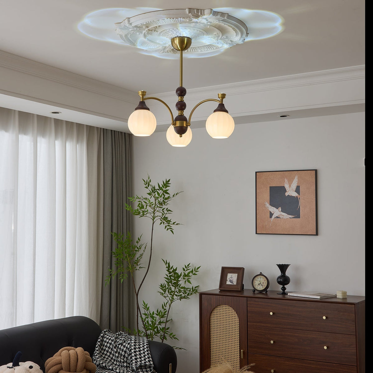 Illoros Kronleuchter im traditionellen Stil mit Eleganz aus Holz