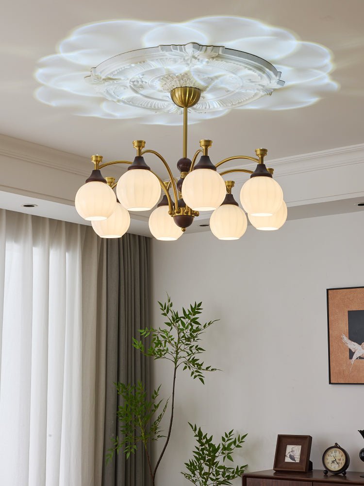 Illoros Kronleuchter im traditionellen Stil mit Eleganz aus Holz