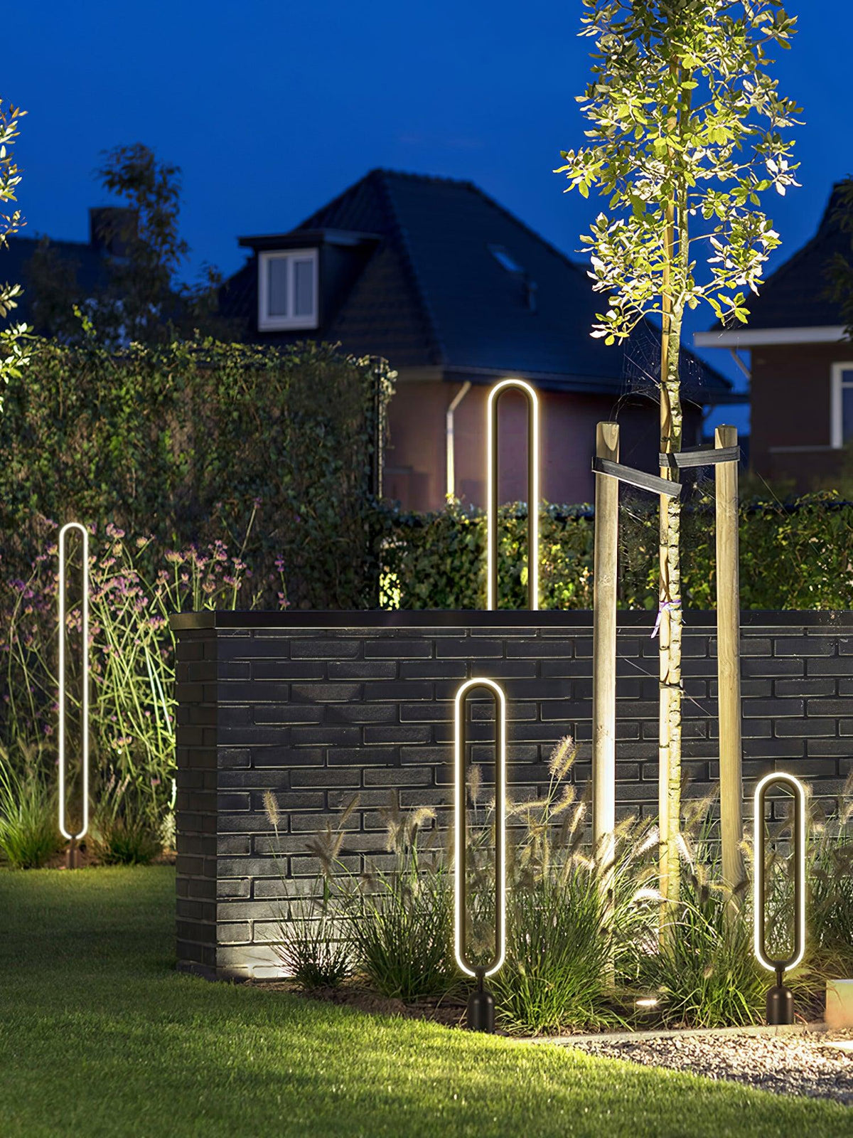 Ovalor schwarze Außenleuchte für den Garten