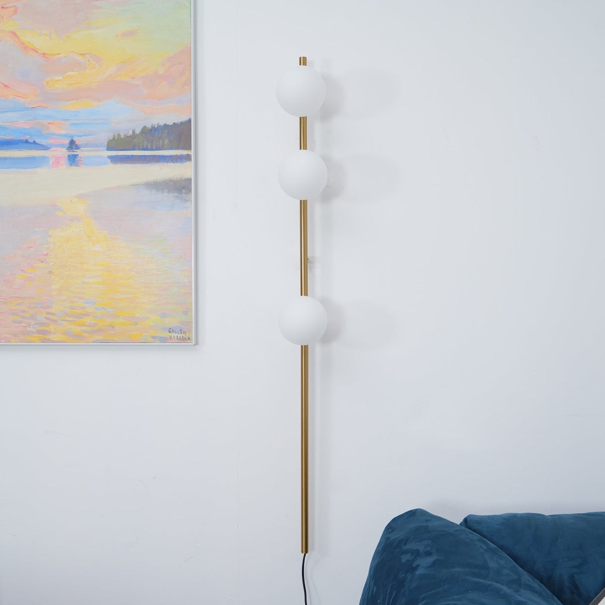 Ultheia zeitgenössische minimalistische Wandleuchte aus Glas in Kieselsteinform