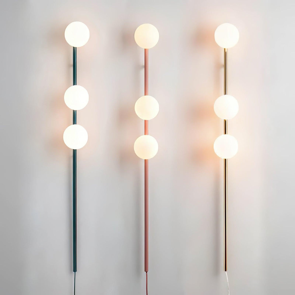 Ultheia zeitgenössische minimalistische Wandleuchte aus Glas in Kieselsteinform