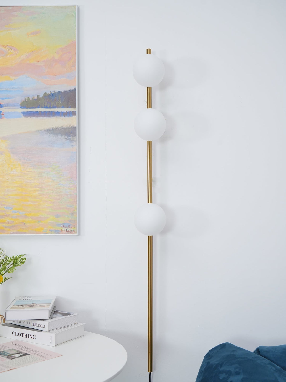 Ultheia zeitgenössische minimalistische Wandleuchte aus Glas in Kieselsteinform