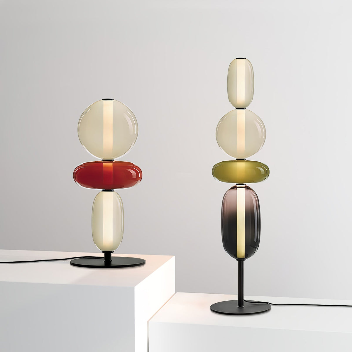 Velarelle Stehleuchte aus Glas in Kieselsteinform