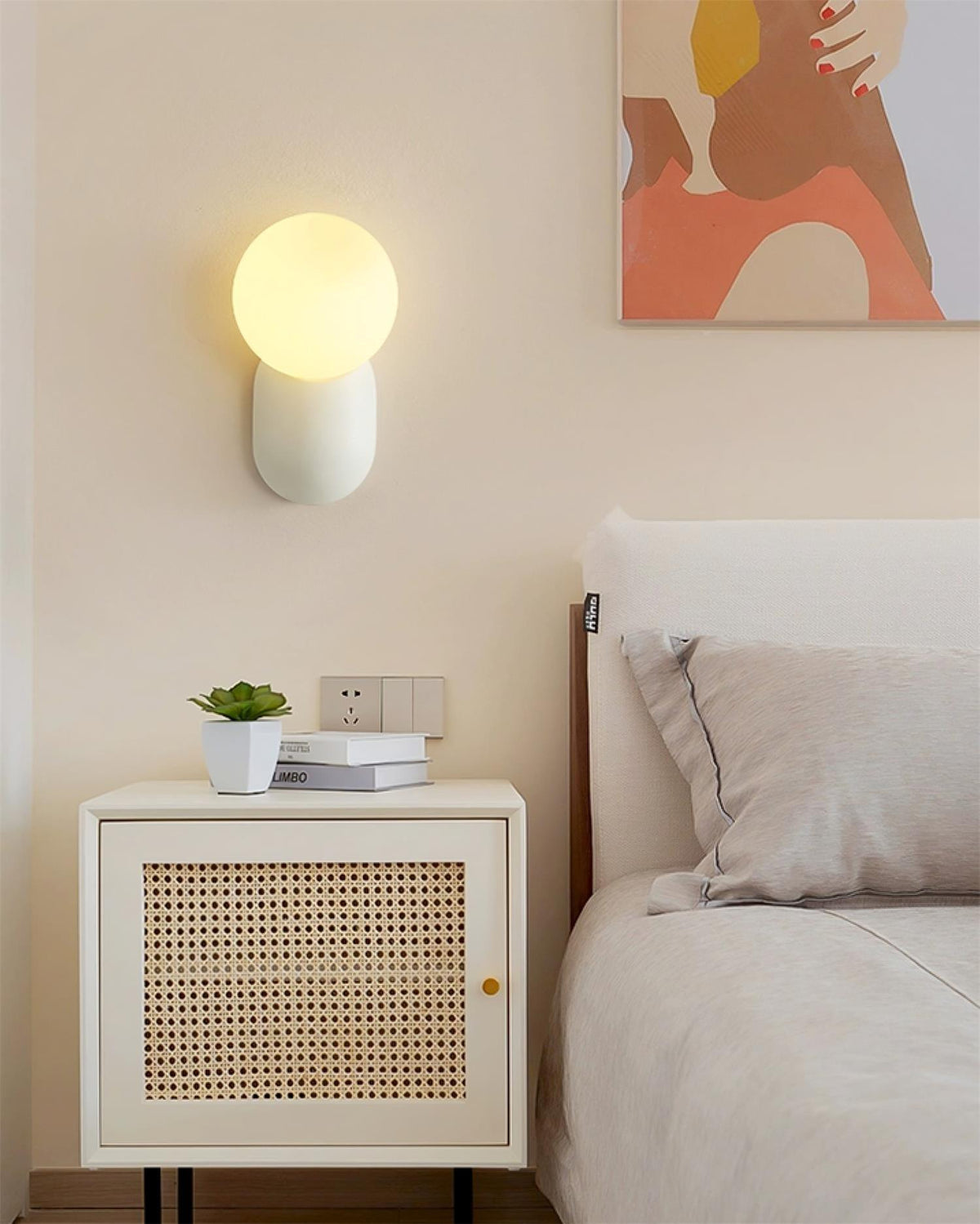 Nelo Minimalistische Wandleuchte mit Kugelschirm