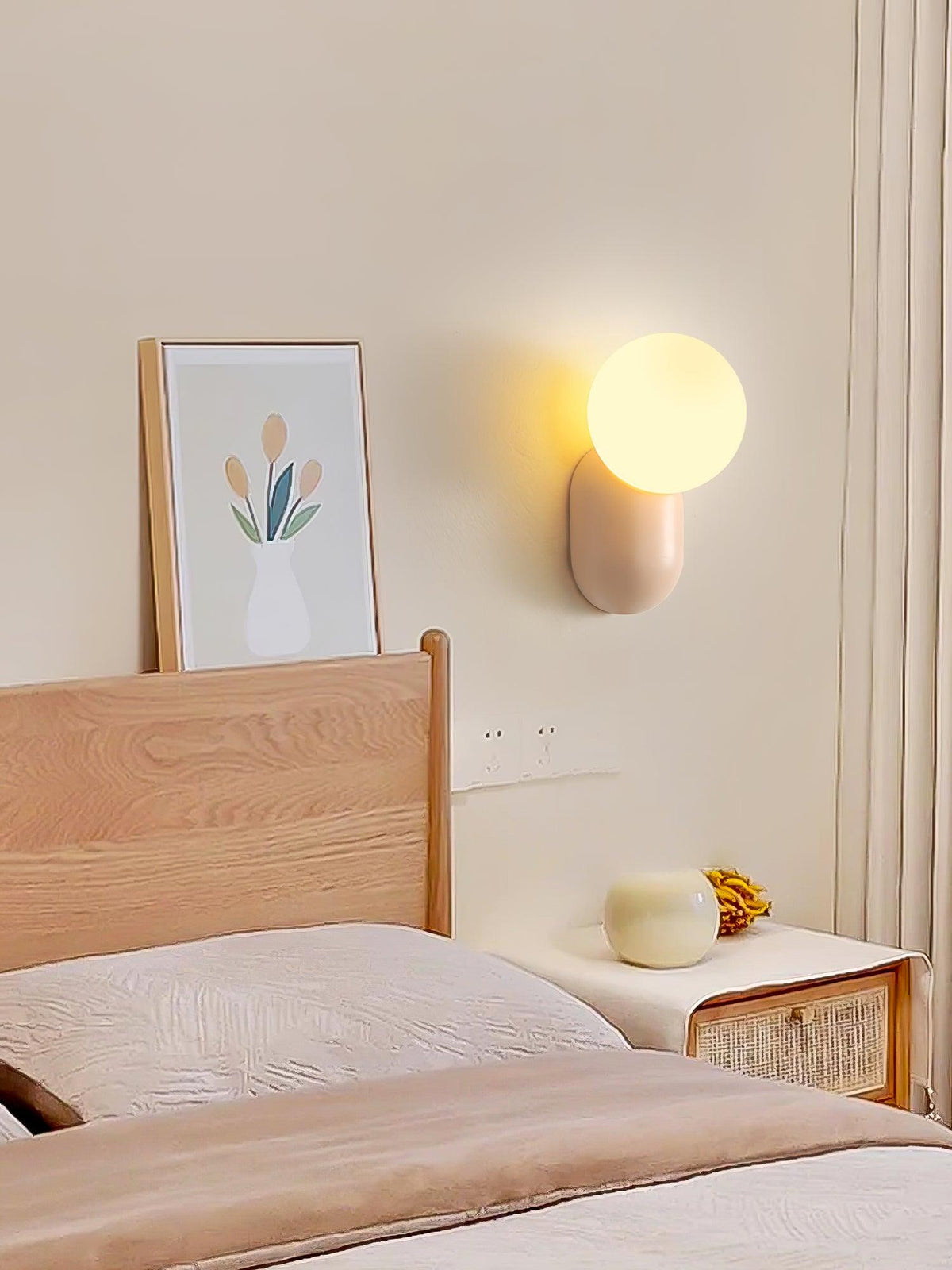 Nelo Minimalistische Wandleuchte mit Kugelschirm