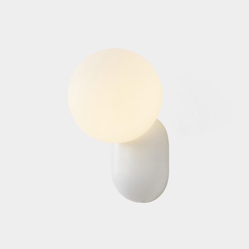 Nelo Minimalistische Wandleuchte mit Kugelschirm