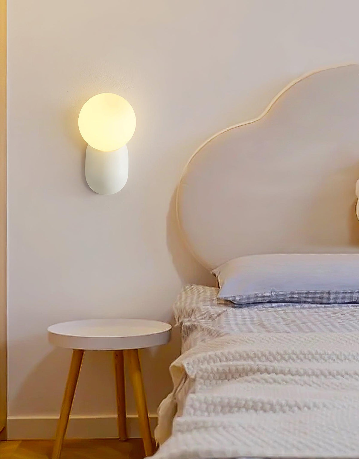 Nelo Minimalistische Wandleuchte mit Kugelschirm